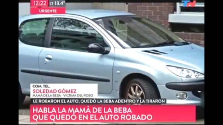 Roban un auto y tiran a una beba que estaba adentro