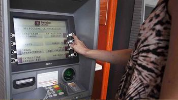 El gobierno anunció el cronograma de pagos de salarios de los trabajadores provinciales. El gobierno anunció el cronograma de pagos de salarios de los trabajadores provinciales.