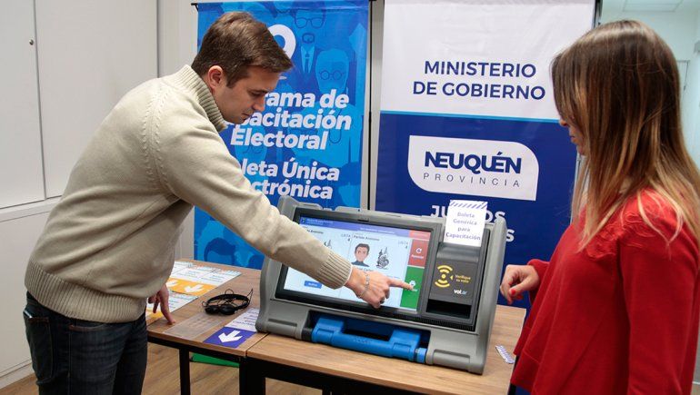 Gobierno capacita en el uso de la boleta electrónica