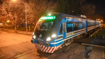 un camion choco el puente de la ruta 151 y el tren del valle quedo fuera de servicio un camion choco el puente de la ruta 151 y el tren del valle quedo fuera de servicio