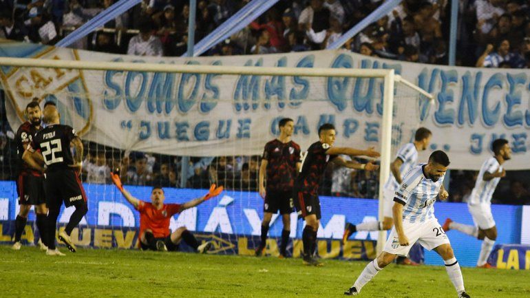 El Decano dio cátedra en Tucumán y goleó a River