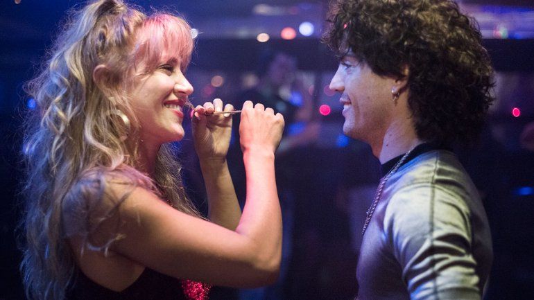 El potro explota junto a Jimena Barón