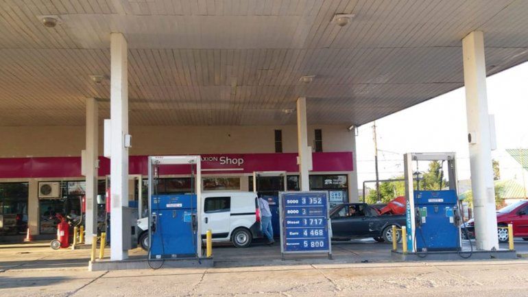 A punta de cuchillo asaltó a un playero y le llevó $10 mil