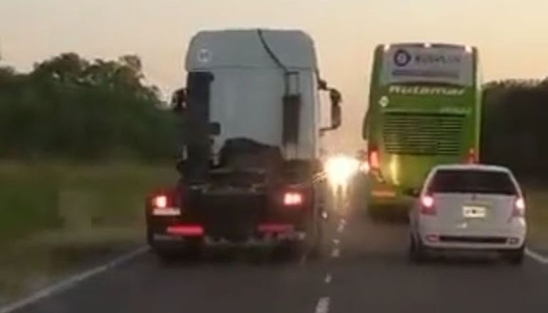 Casi tragedia: indignación por las maniobras de un camionero