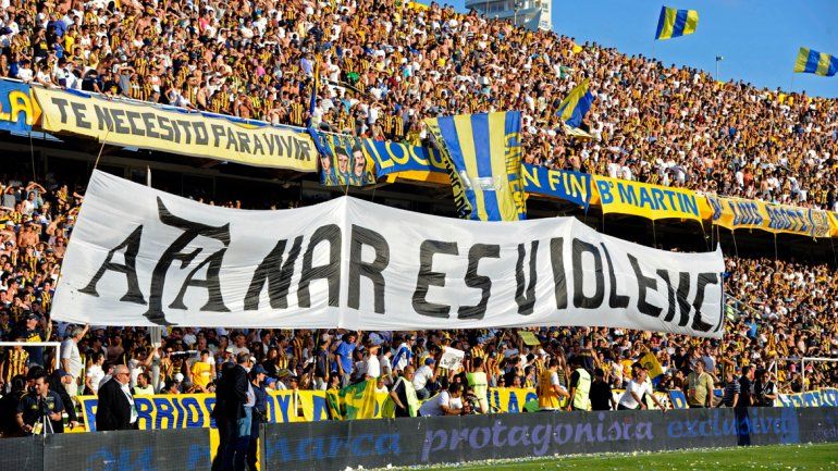 Fanáticos de Rosario protestaron contra la AFA