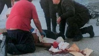 Un joven de 25 años fue auñalado en La Anónima de Pico Truncado, Santa Cruz. Un joven de 25 años fue auñalado en La Anónima de Pico Truncado, Santa Cruz.