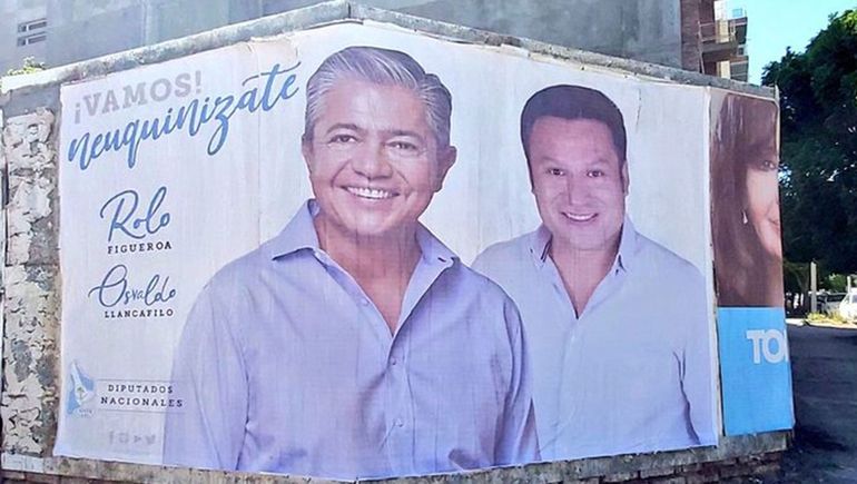 Los llamativos detalles de los carteles de campaña de Rolo Figueroa