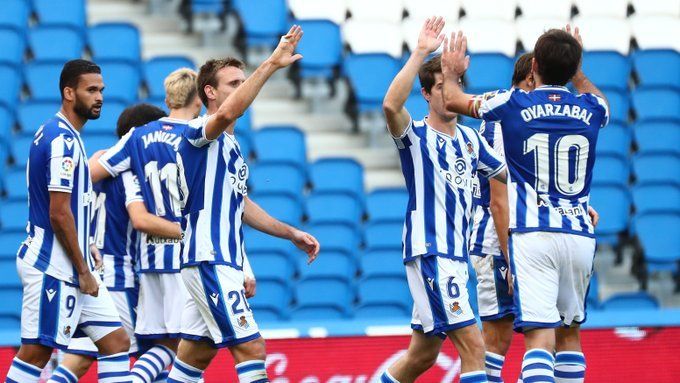 En la Liga Española el liderato de la clasificación lo mantiene el Real Sociedad