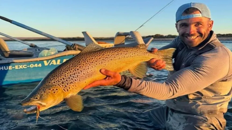 El guía que conoce los misterios de la pesca deportiva y se adaptó a las nuevas tendencias | LM Neuquen El guía que conoce los misterios de la pesca deportiva y se adaptó a las nuevas tendencias