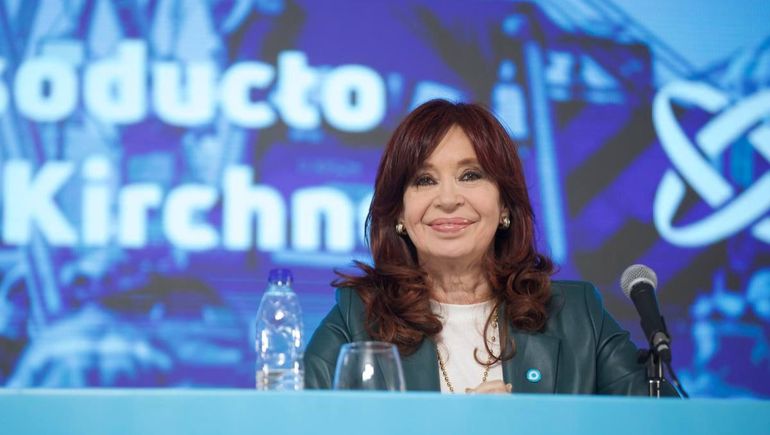 CFK salió con los tapones de punta contra Javier Milei por la estanflación.