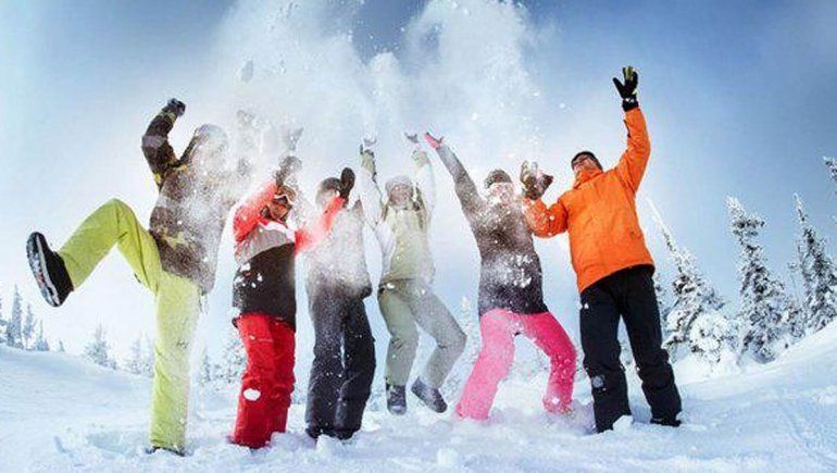 Insólito: egresado se quedó dormido en el aeropuerto y se lo olvidaron