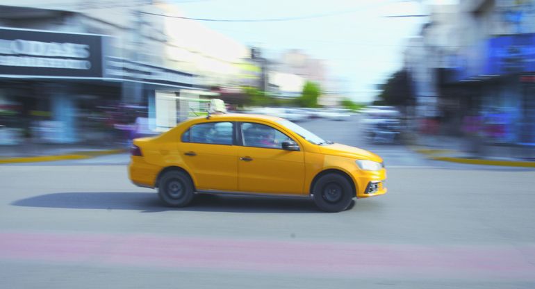 Las personas con discapacidad están muy enojadas con los taxistas. Las personas con discapacidad están muy enojadas con los taxistas.
