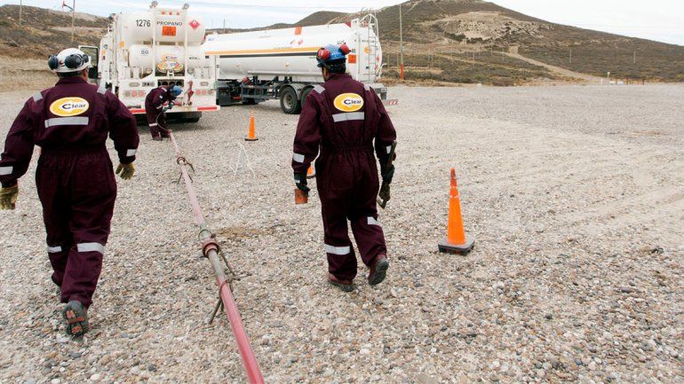 Paran los yacimientos por la muerte de un petrolero