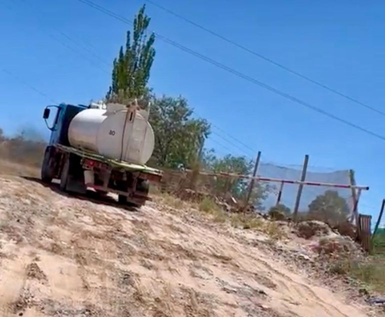 La bajada de Nueva España está cada vez en peor estado. La bajada de Nueva España está cada vez en peor estado.