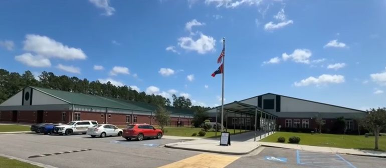 Un micro escolar con 40 pasajeros quedó sin control y los estudiantes evitaron una tragedia Un micro escolar con 40 pasajeros quedó sin control y los estudiantes evitaron una tragedia