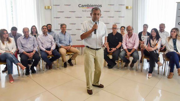 El intendente, ayer, al presentar los nuevos bloques de Cambiemos en la Legislatura y el Deliberante.