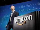 FOTO DE ARCHIVO. El CEO de Amazon, Jeff Bezos, participa en una conferencia de prensa en Seattle, Washington, EEUU. 18 de junio de 2014. REUTERS/Jason Redmond