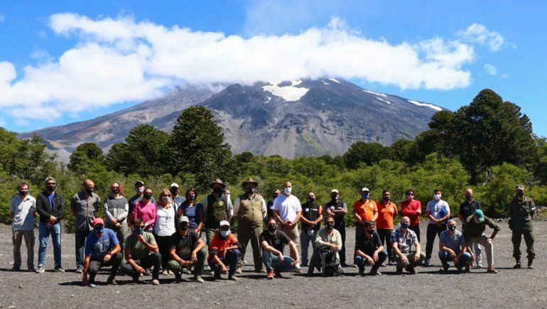 Empezaron a instalar la primera red de monitoreo del volcán Lanín