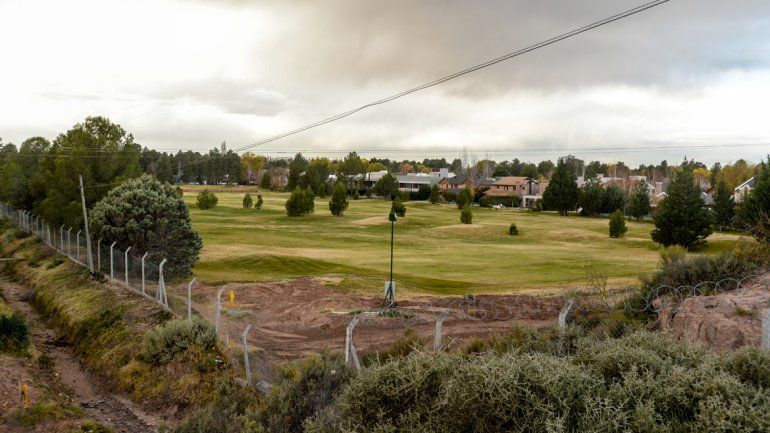 Las tierras de la cancha de golf de Rincón Club siguen en la polémica.