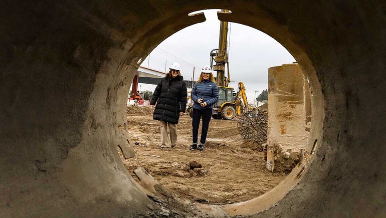 María Pasqualini y Mariel Bruno recorrieron la obra de la Avenida Mosconi.