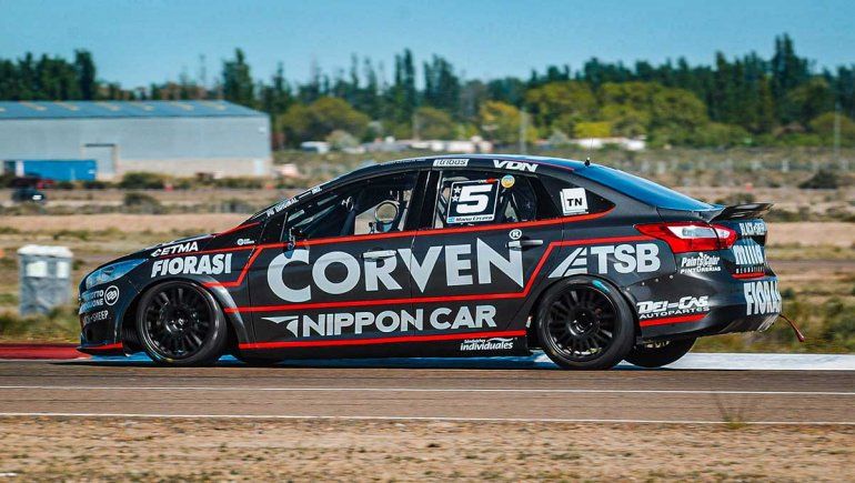 Manu Urcera terminó tercero en la clasificación del Turismo Nacional en Trelew