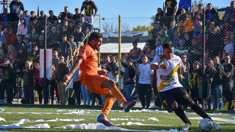 Pacífico venció a J.J. Moreno de Madryn y se acerca al sueño de ascenso
