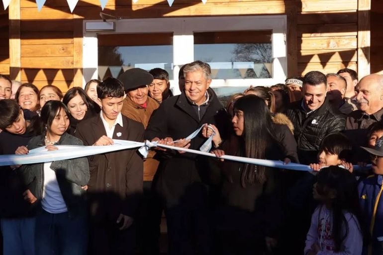 Chau a los trailers del CPEM 109: Figueroa inaguró la nueva escuela para Chorriaca