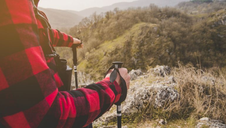 Dos excursionistas que reportaban que otro amigo había muerto en la montaña