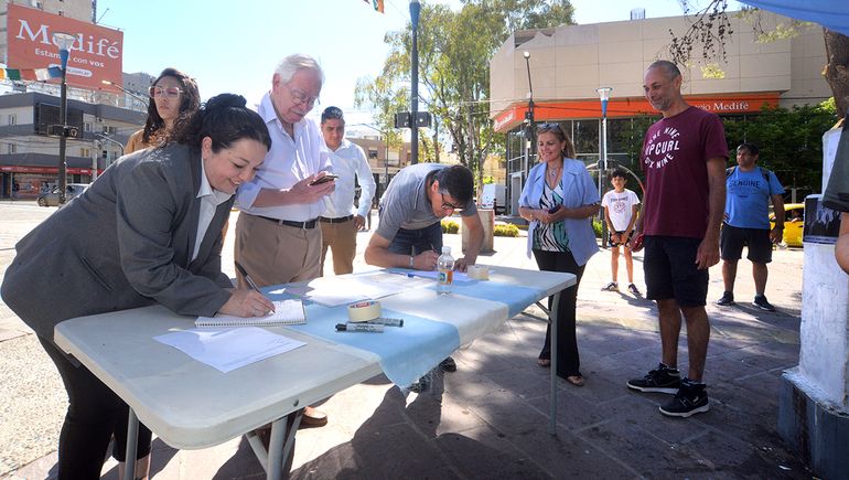 Reciente campaña para recolectar firmas en contra de la ordenanza. Reciente campaña para recolectar firmas en contra de la ordenanza.