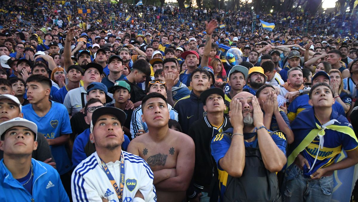Los hinchas de Boca se juntaron en el anfiteatro del parque.