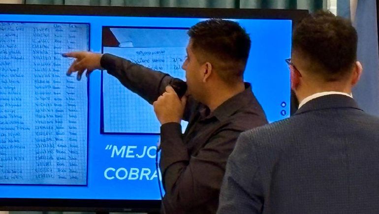 El cabo Lukas Zabala de Ciberdelitos mostró el contenido de los celulares de los imputados. El cabo Lukas Zabala de Ciberdelitos mostró el contenido de los celulares de los imputados.