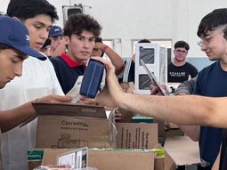 En Río Negro hay 3600 estudiantes que se forman en colegios técnicos que se orientarán a la inustria del gas y el petróleo. En Río Negro hay 3600 estudiantes que se forman en colegios técnicos que se orientarán a la inustria del gas y el petróleo.