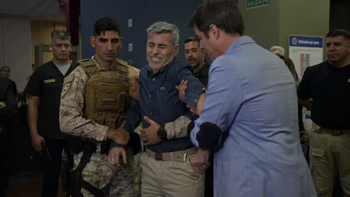 La decisión de Quinteros de someterse en persona a la descarga fue transmitida en directo y generó un momento inesperado. La decisión de Quinteros de someterse en persona a la descarga fue transmitida en directo y generó un momento inesperado.