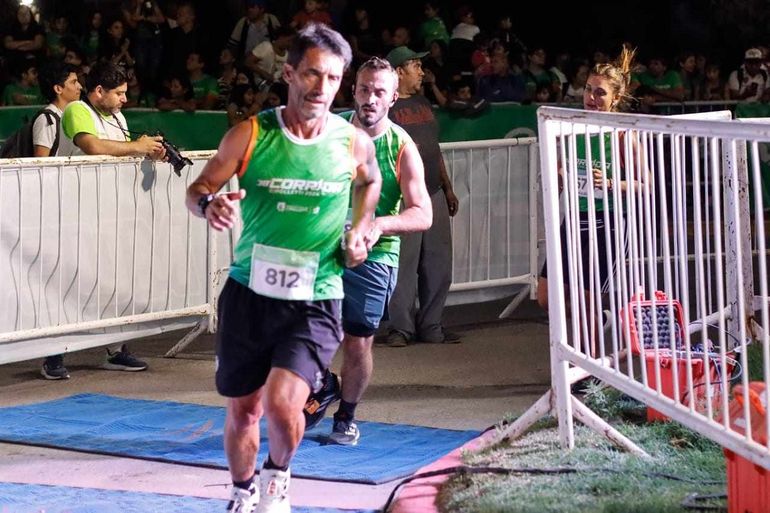 Gustavo Noto a buen ritmo en la Corrida. Foto: Anahí Cárdena 