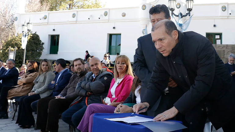 Omar Gutierrez en el acto de Chos Malal