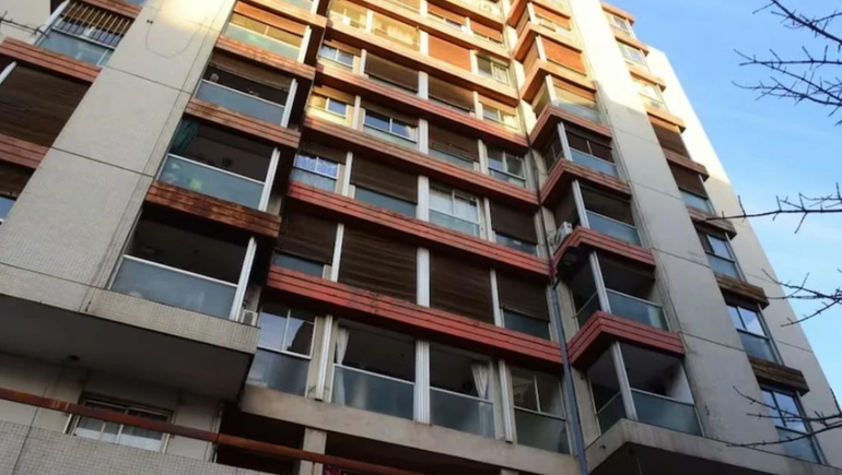 El edificio donde se encontró el cuerpo dentro del placard en Córdoba
