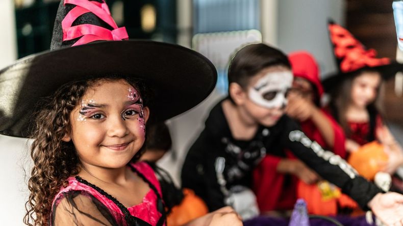 Los disfraces de Halloween se alquilan como pan caliente por estas horas. | LM Neuquen Los disfraces de Halloween se alquilan como pan caliente por estas horas.