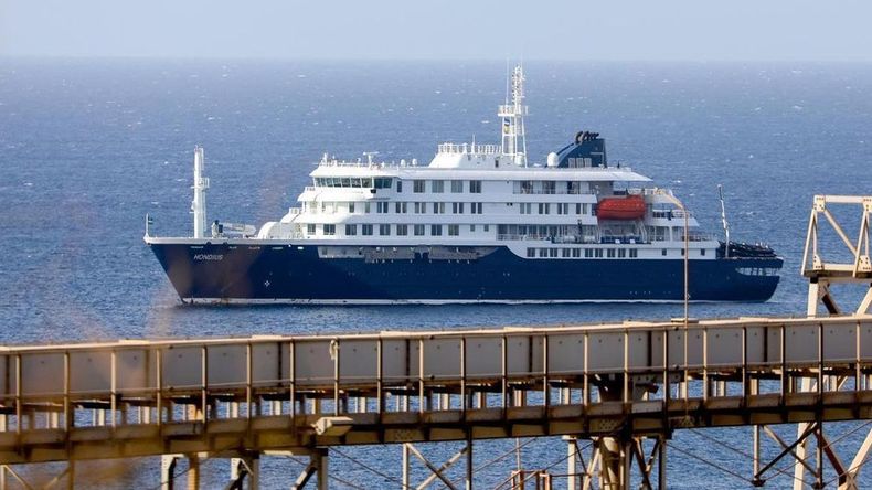 Hantavirus: el crucero llega a España y comienza el operativo para repatriar a los pasajeros | LM Neuquen Hantavirus: el crucero llega a España y comienza el operativo para repatriar a los pasajeros