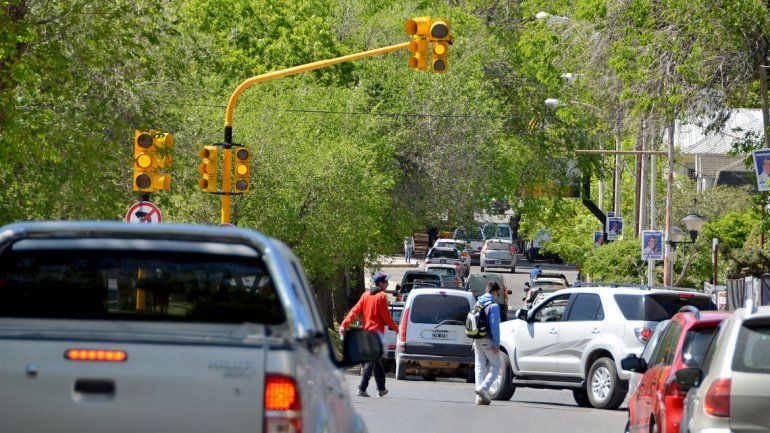 Mañana arranca a funcionar el semáforo de 9 de Julio y Brown