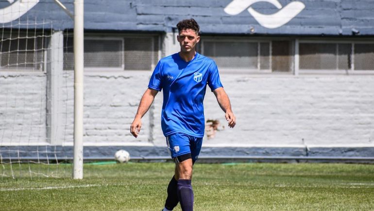 Santiago Maratea comenzó a jugar al fútbol en Ezeiza FC.