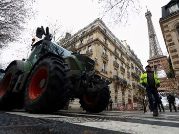 Los Veintisiete debaten las salvaguardas agrícolas en la antesala de una decisión clave sobre el pacto comercial con Mercosur. Los Veintisiete debaten las salvaguardas agrícolas en la antesala de una decisión clave sobre el pacto comercial con Mercosur.