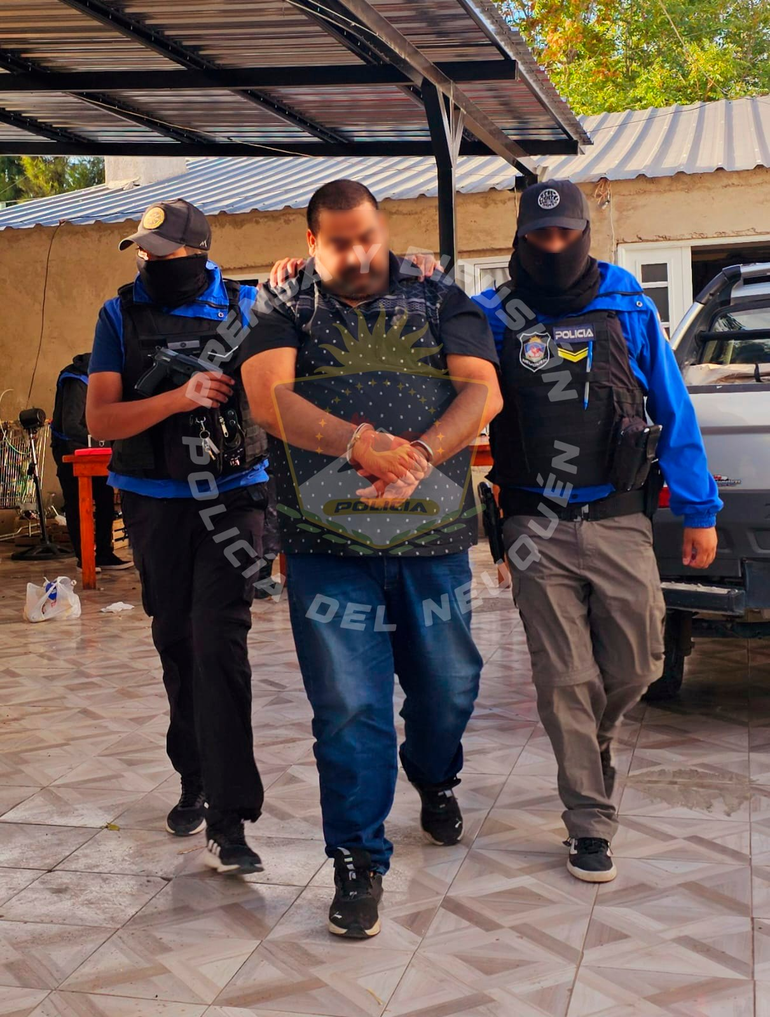 Delitos económicos detuvo a un hombre por la estafa del auto por Facebook. Delitos económicos detuvo a un hombre por la estafa del auto por Facebook.