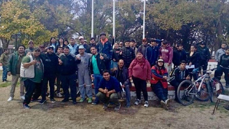 Los obreros desocupados se convocaron en las plazas.