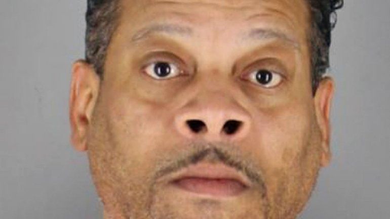 Las mujeres estaban atadas con una cadena para perro a la puerta de una habitación para evitar que vieran a otros hombres y fueran a la cocina.