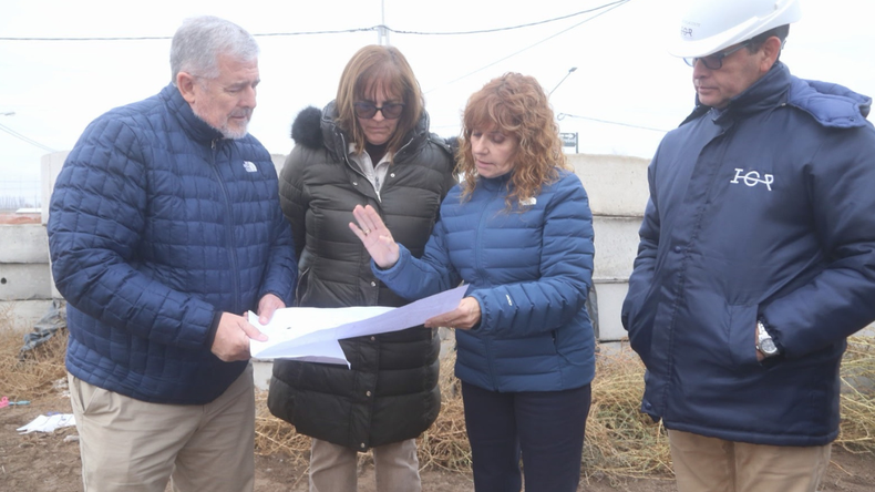 Comenzó la obra de red cloacal en El Trébol y beneficiará a 211 familias | LM Neuquen Comenzó la obra de red cloacal en El Trébol y beneficiará a 211 familias
