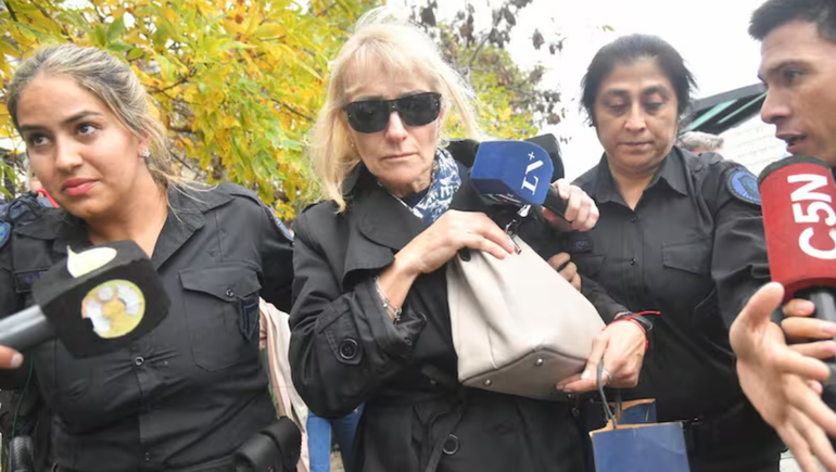 Declaró una de las jubiladas que le prestó dinero a Manuel Adorni y apuntó contra su hijo