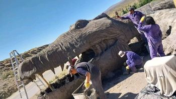 neuquen, tierra de godzilla: la replica del cocodrilo marino mas grande del mundo