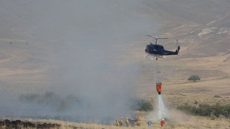 Bomberos contienen un voraz incendio en Junín de los Andes