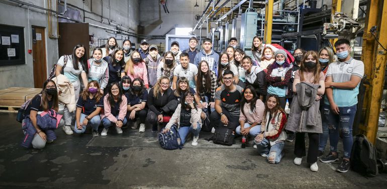 Estudiantes de Godoy visitaron LMN para conocer cómo se elaboran las noticias