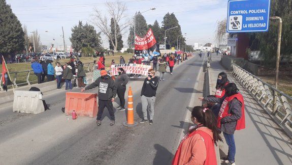 Organizaciones sociales cortarán los puentes desde el martes